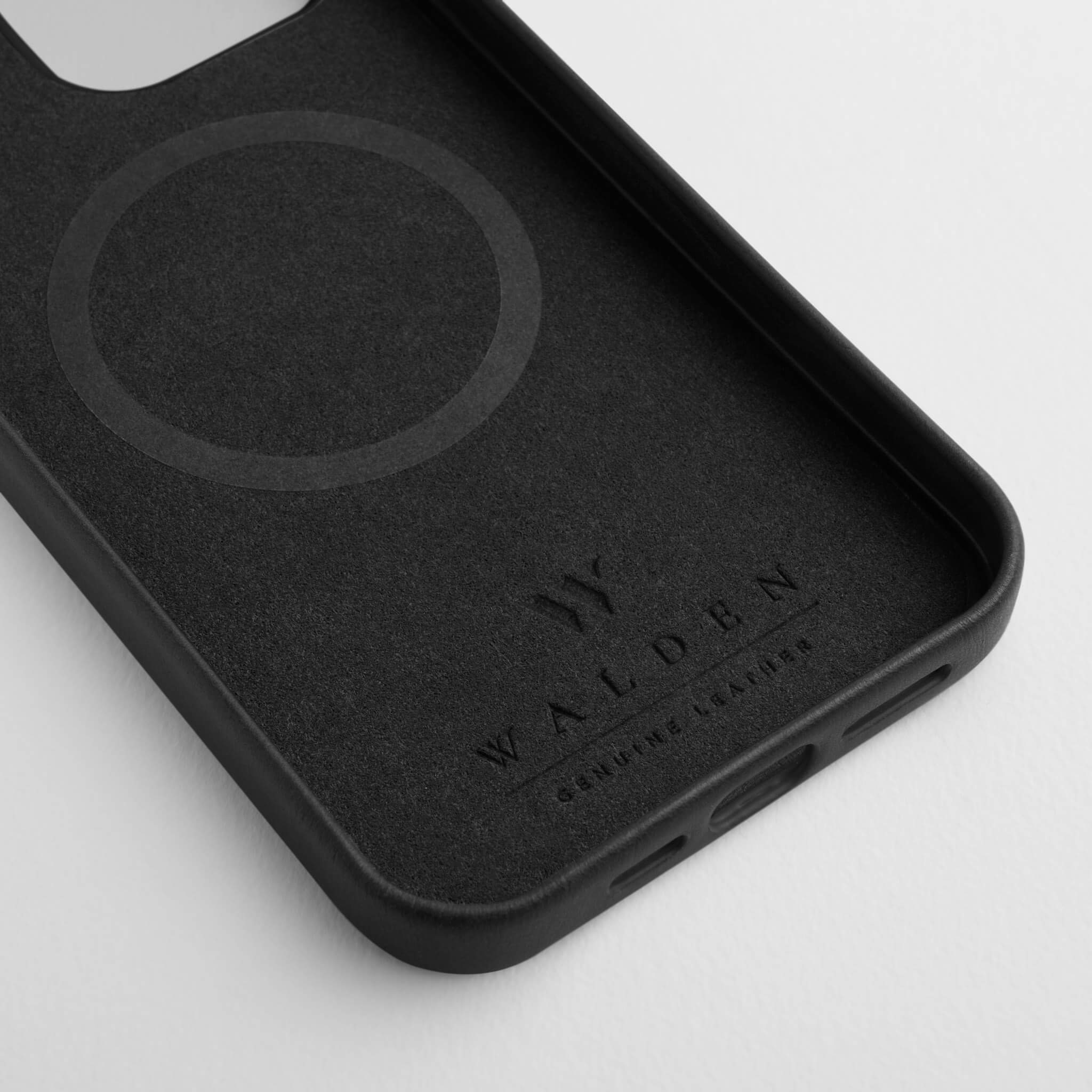Walden® Genuine Leather iPhone Case · Bosco #color_bosco black