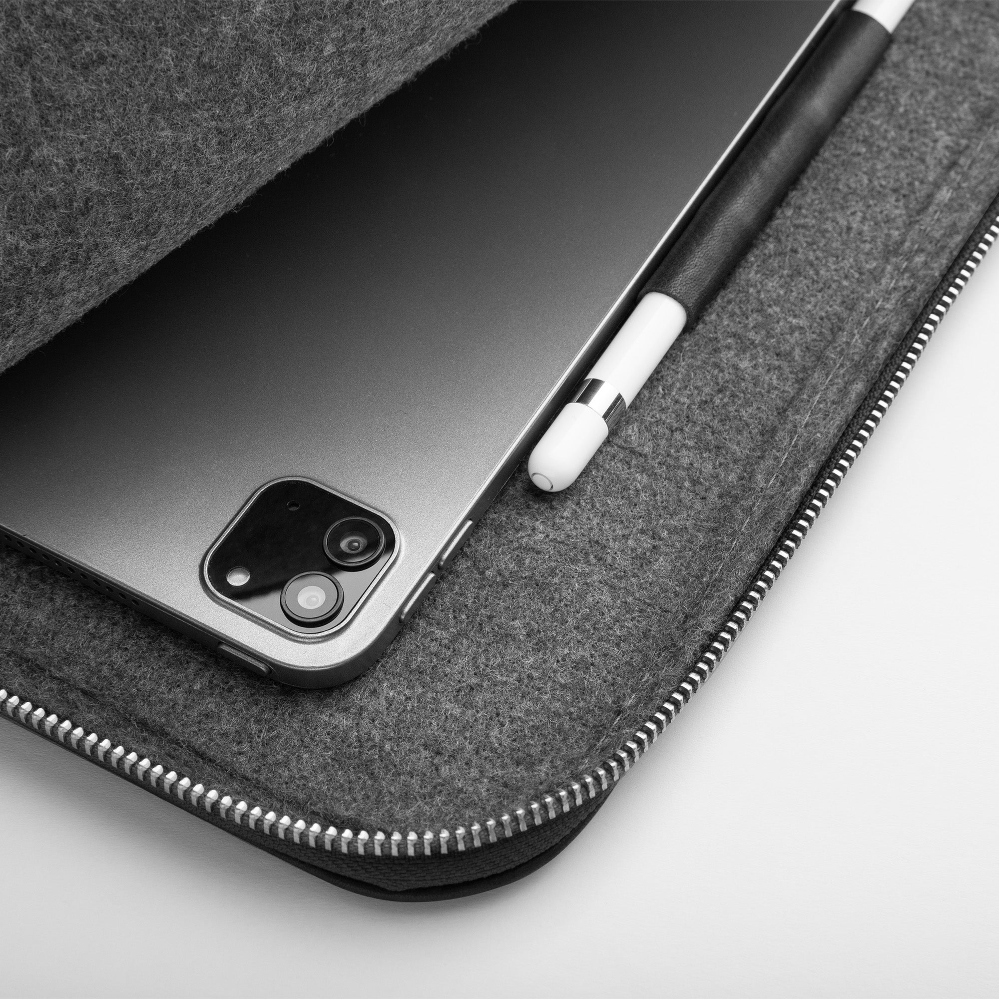 Walden® iPad Sleeve + Genuine Leather Tech Bag Bundle · Bosco #color_bosco