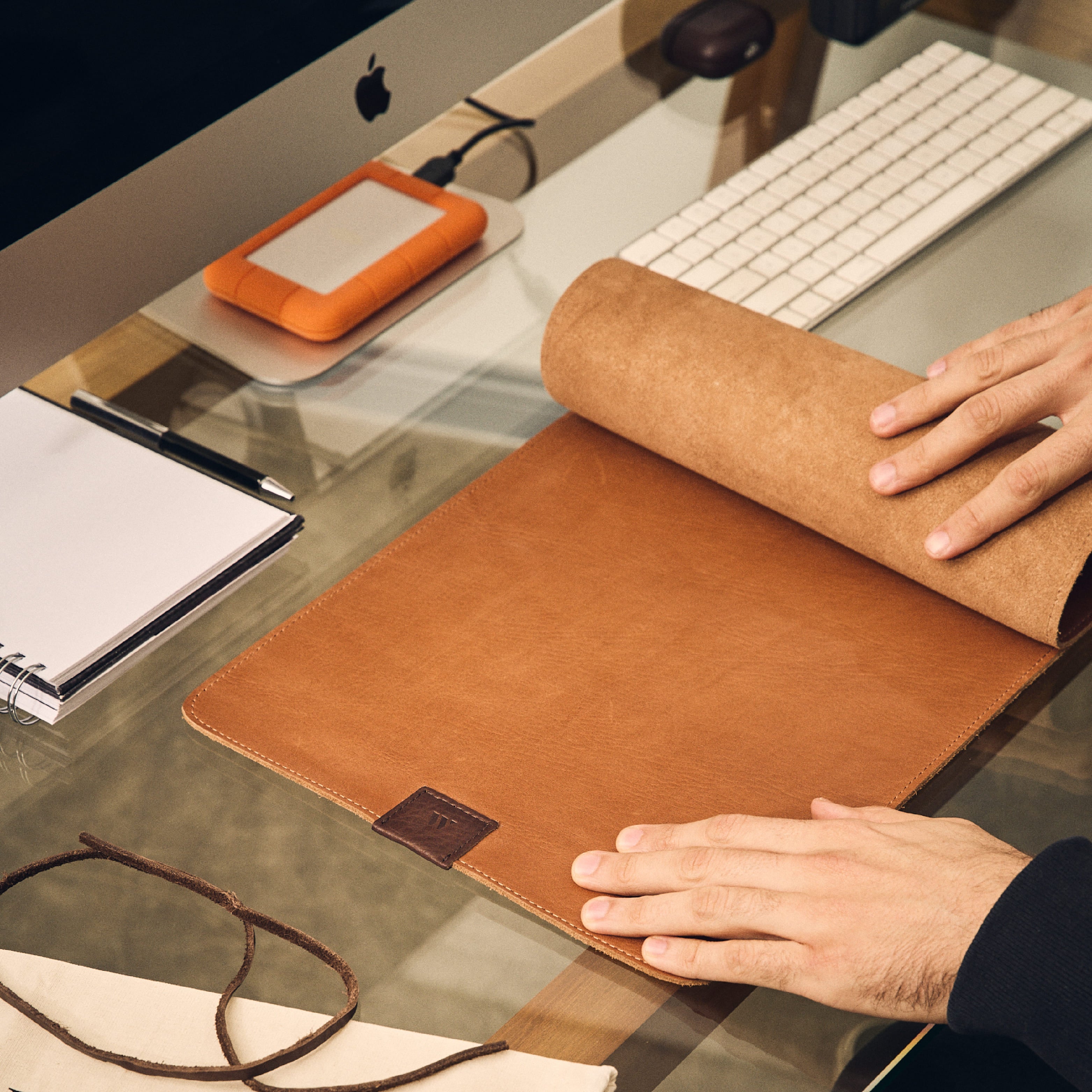 Walden® Keyboard Mat de Cuero Genuino · Terra