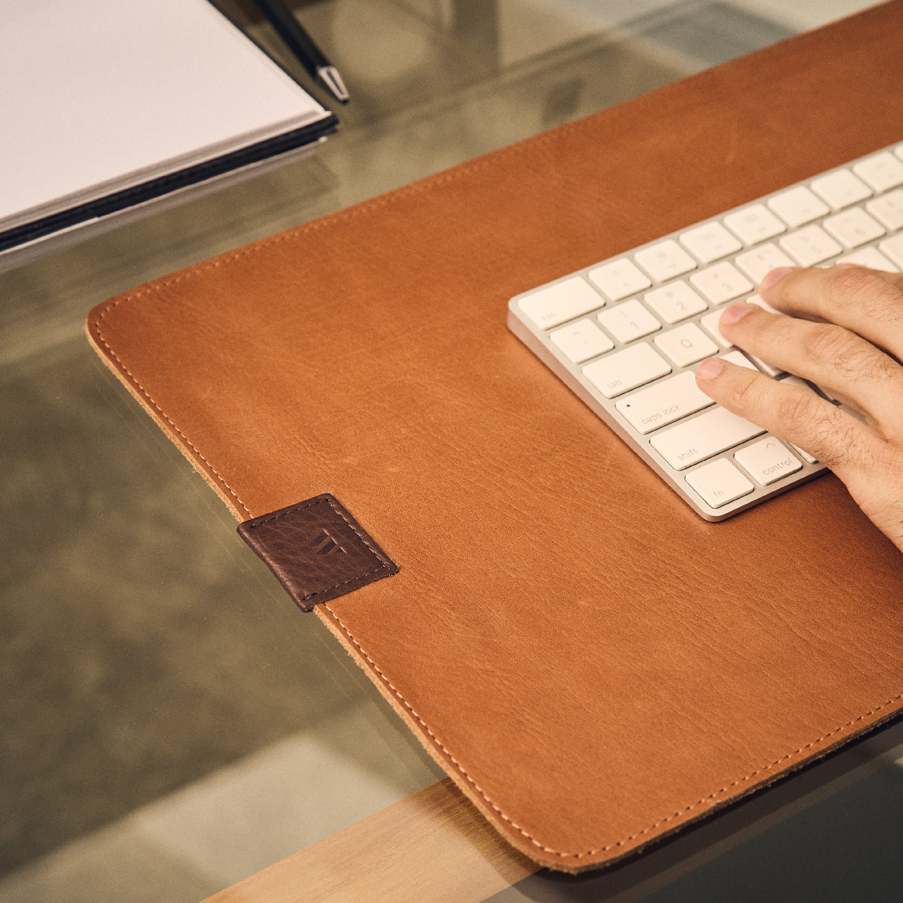Walden® Keyboard Mat de Cuero Genuino · Terra