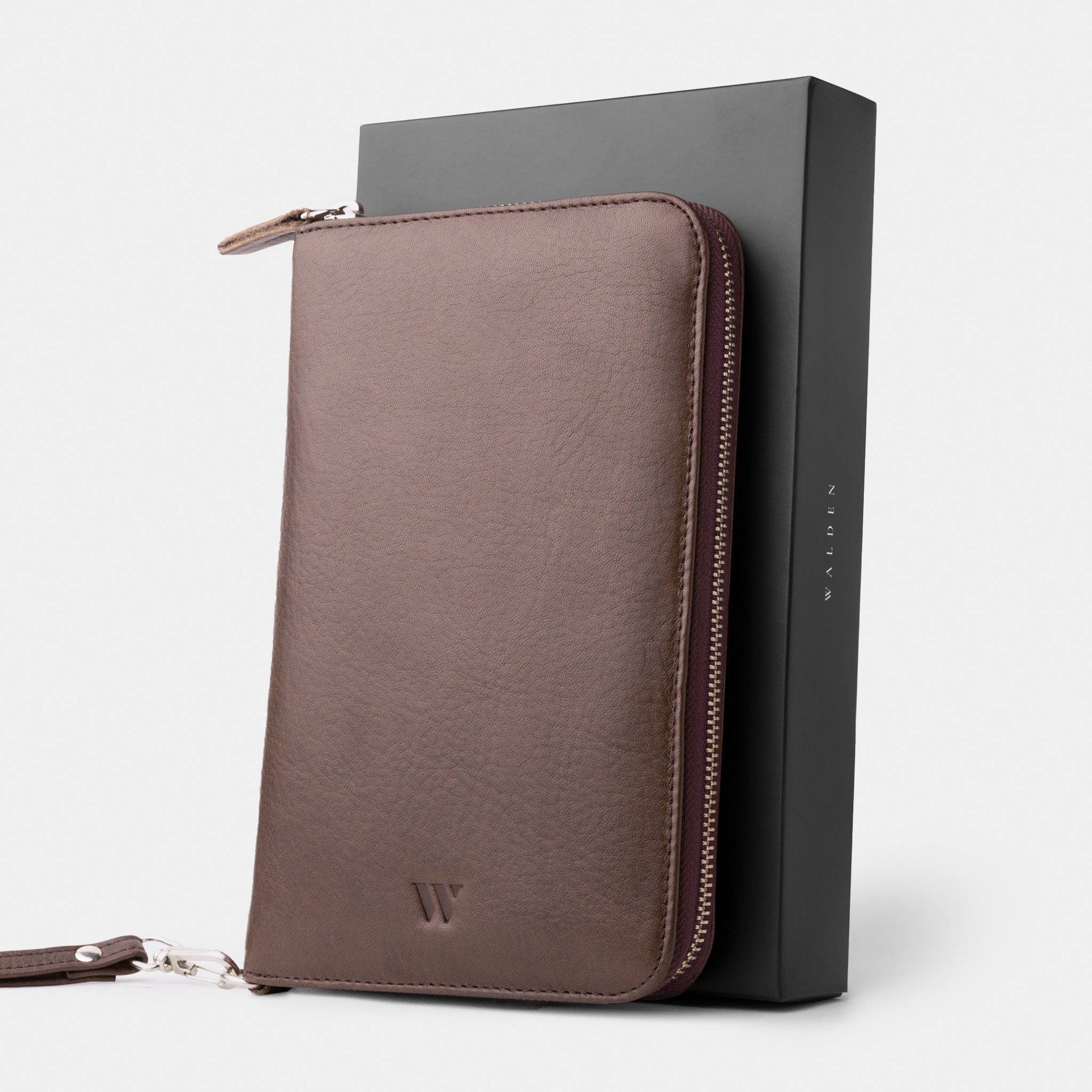 Walden® Genuine Leather Traveller Wallet · Moca #color_moca