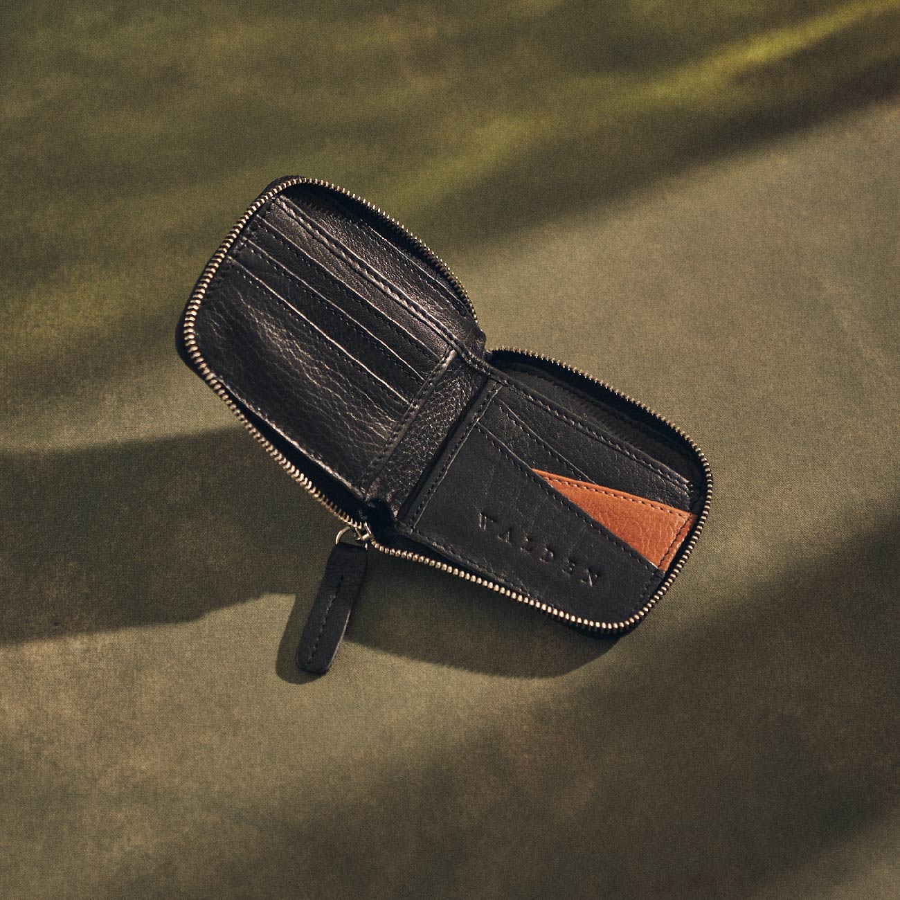 Walden® Genuine Leather Pocket Wallet · Bosco #color_bosco