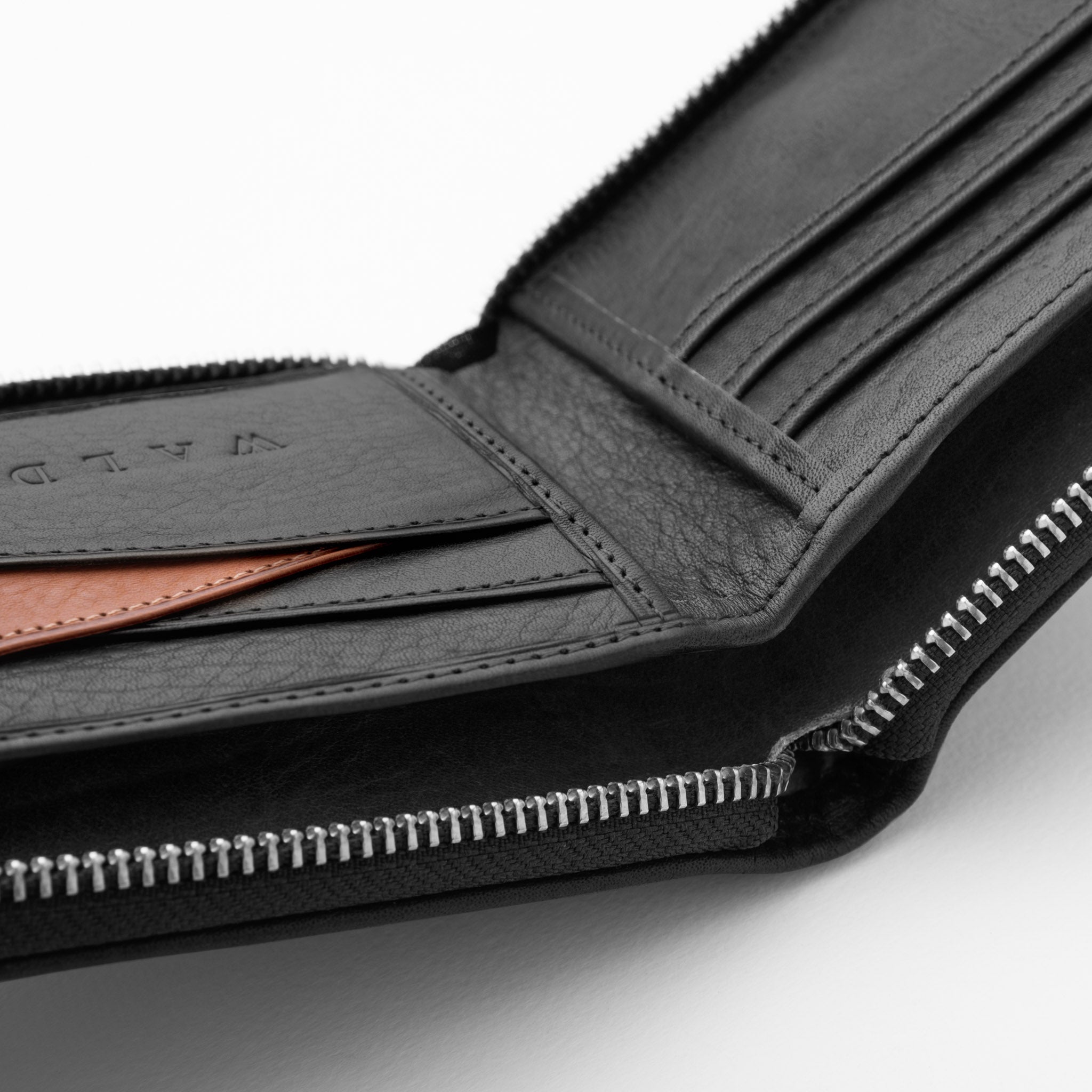 Walden® Genuine Leather Pocket Wallet · Bosco #color_bosco