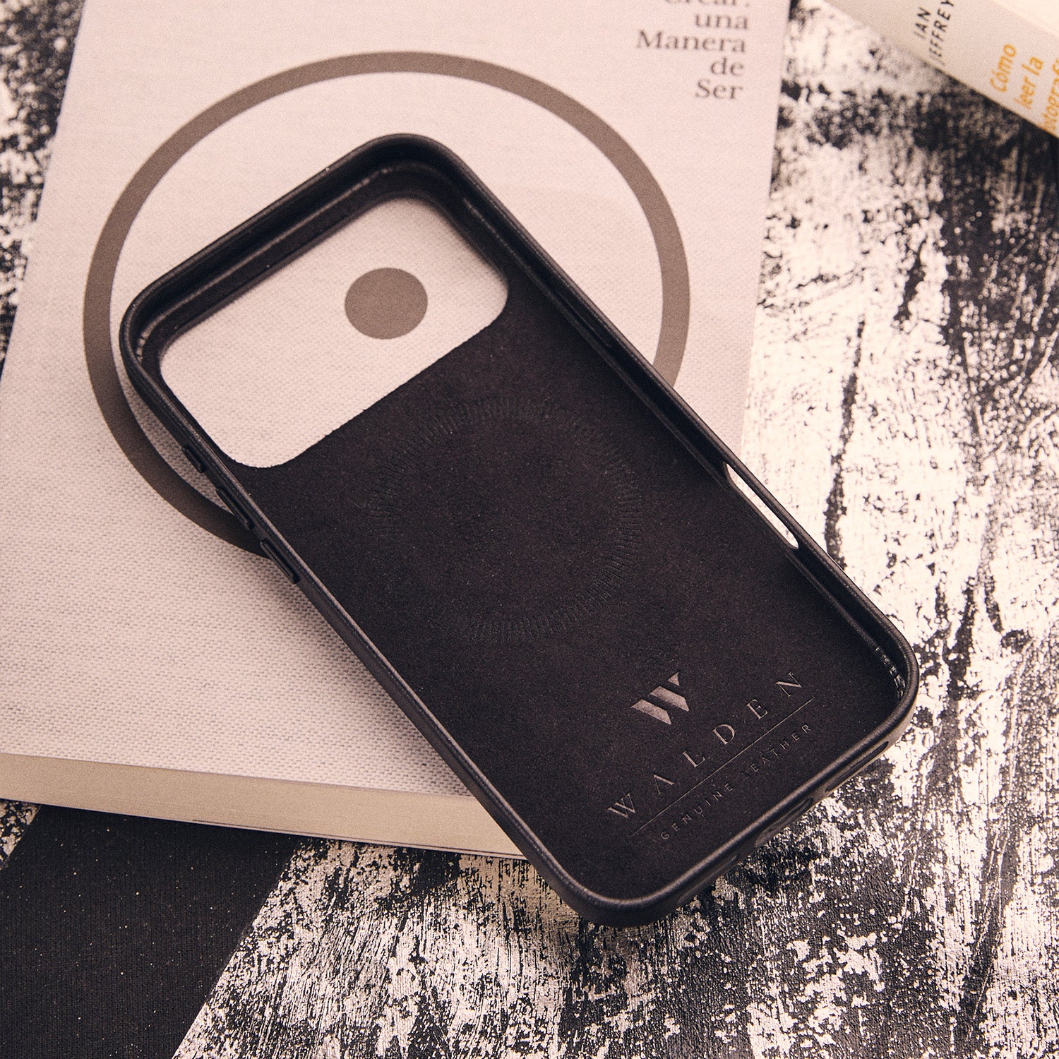 Walden® Genuine Leather iPhone Case · Bosco #color_bosco black