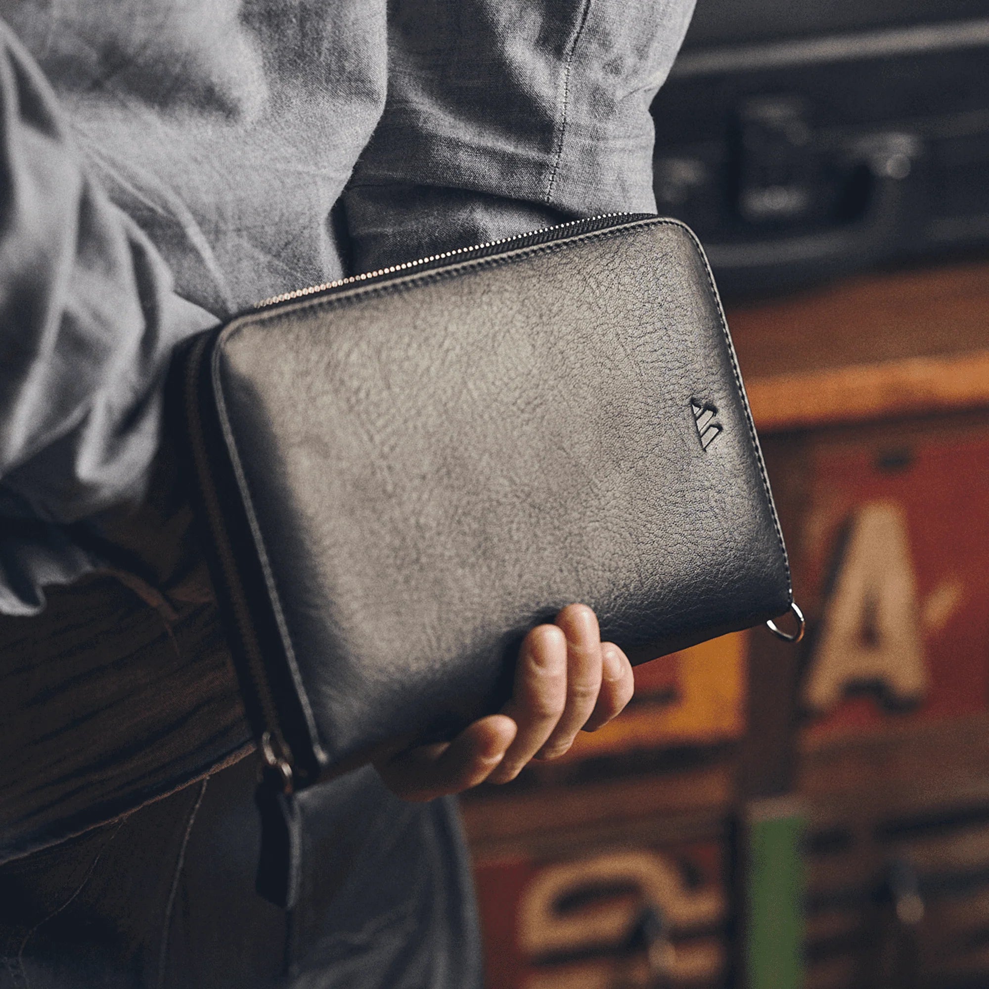 Walden® Genuine Leather Traveller Wallet · Bosco #color_bosco