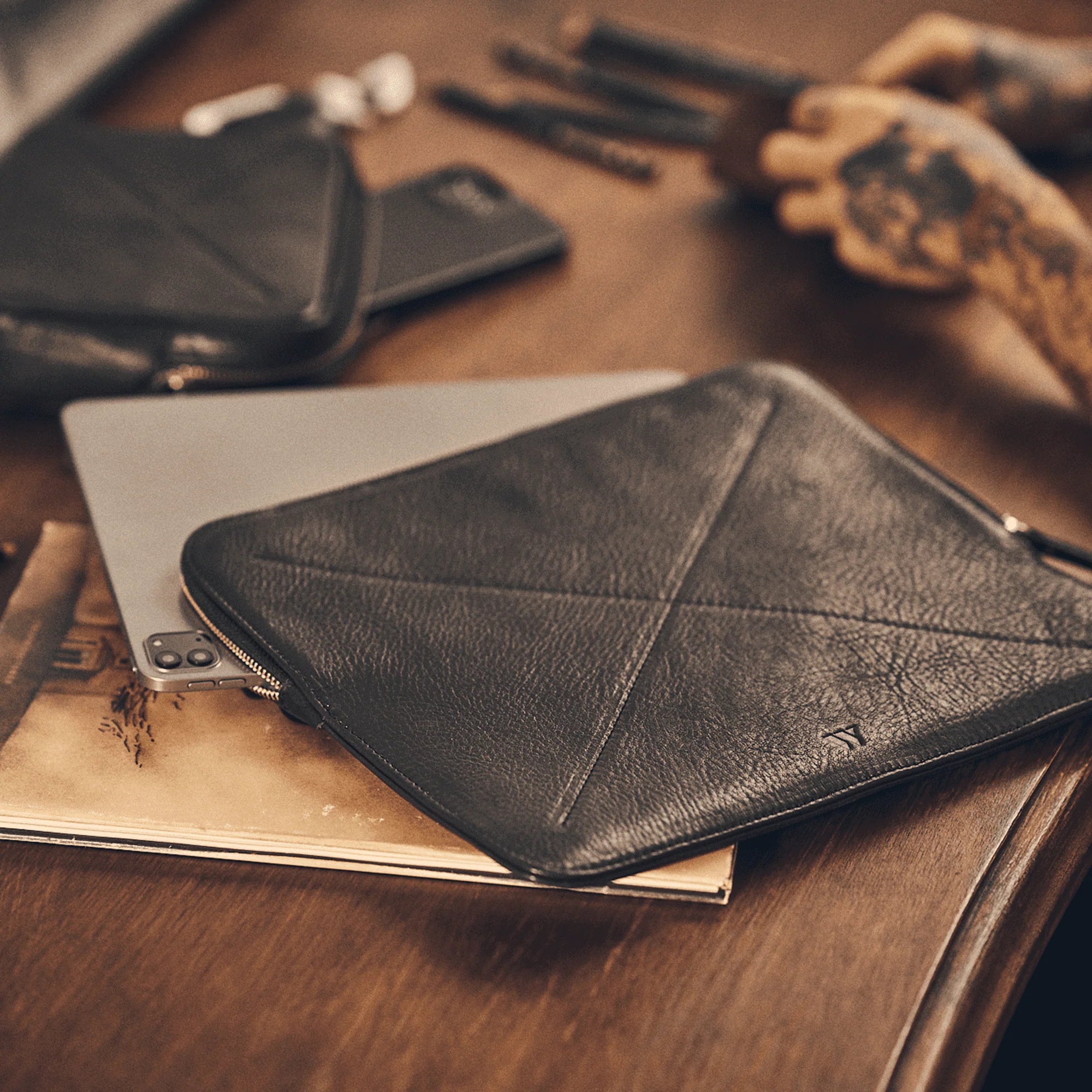 Walden® iPad Sleeve + Genuine Leather Tech Bag Bundle · Bosco #color_bosco