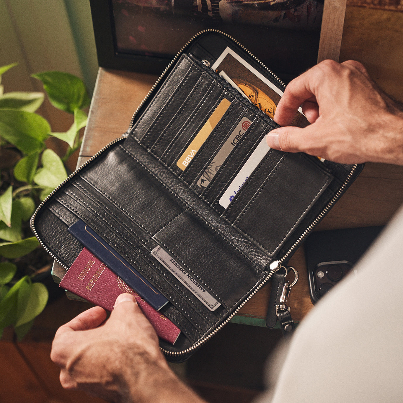 Walden® Genuine Leather Traveller Wallet · Bosco #color_bosco