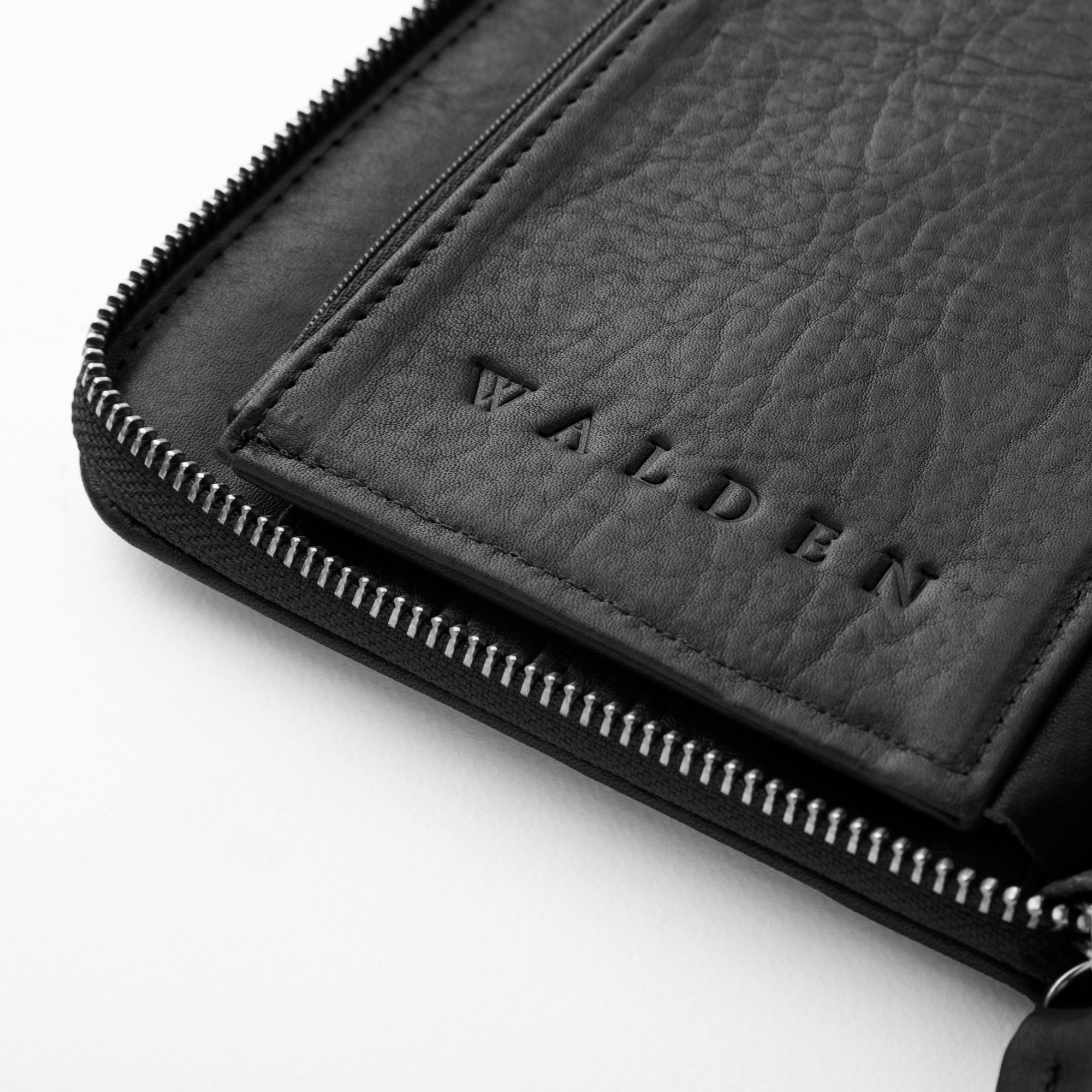 Walden® Genuine Leather Traveller Wallet · Bosco #color_bosco