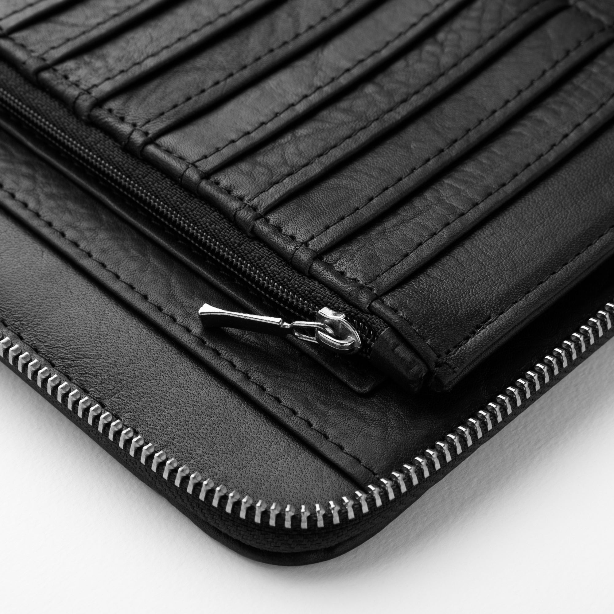 Walden® Genuine Leather Traveller Wallet · Bosco #color_bosco