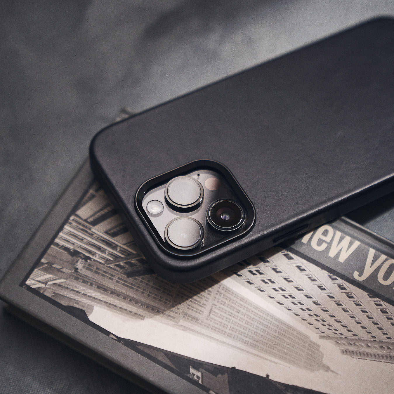 Walden® Genuine Leather iPhone Case · Bosco #color_bosco black