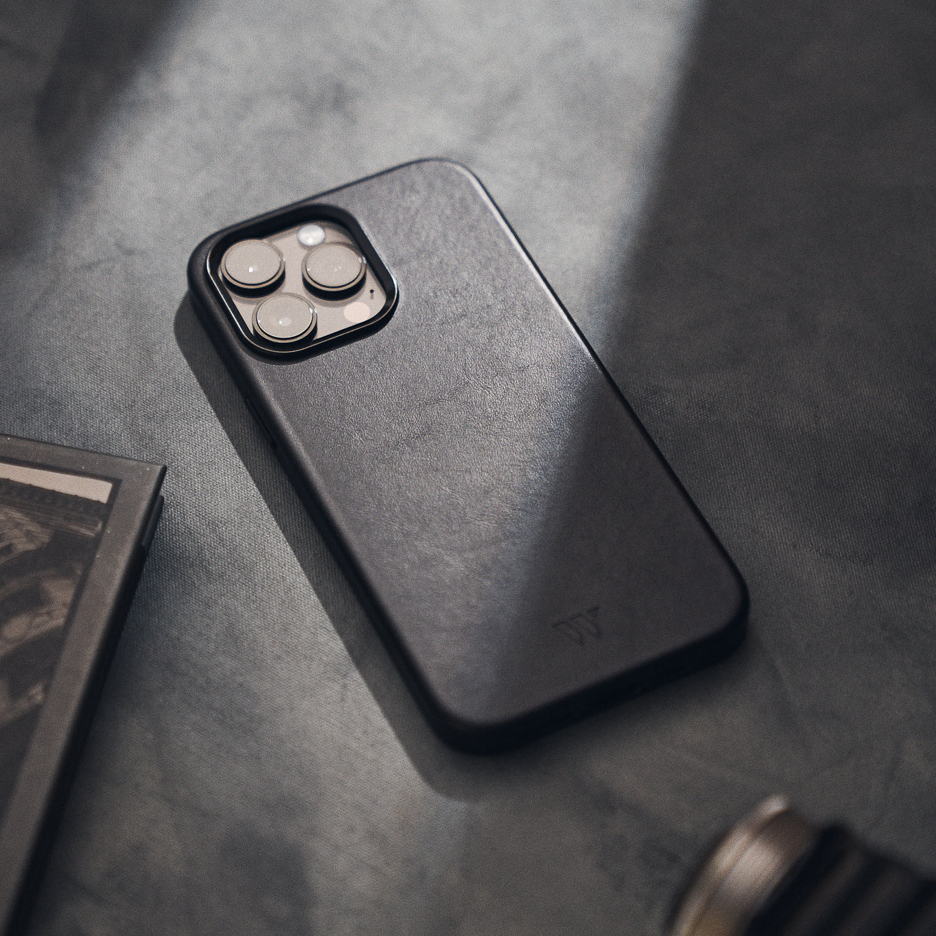 Walden® Genuine Leather iPhone Case · Bosco #color_bosco black