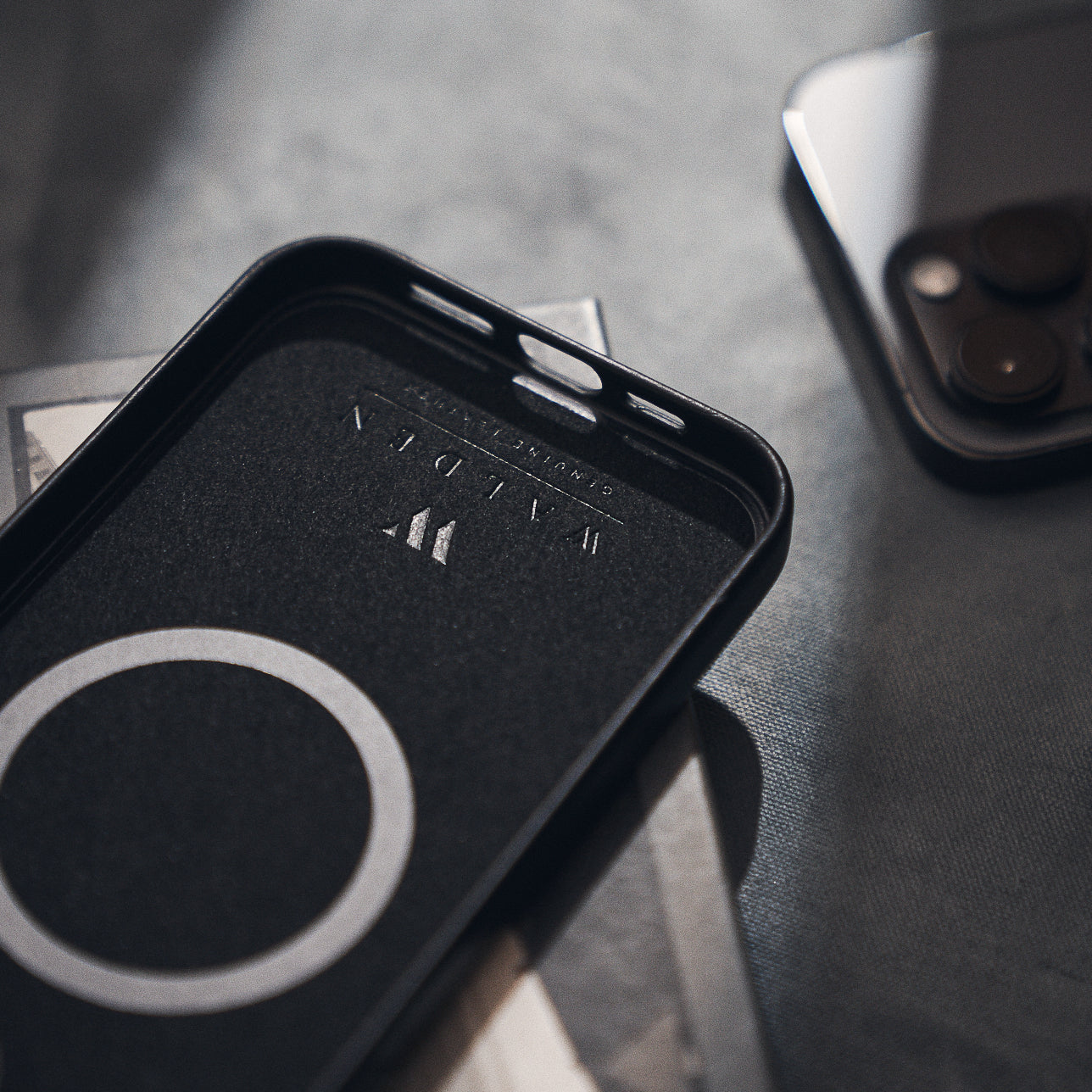 Walden® Genuine Leather iPhone Case · Bosco #color_bosco black