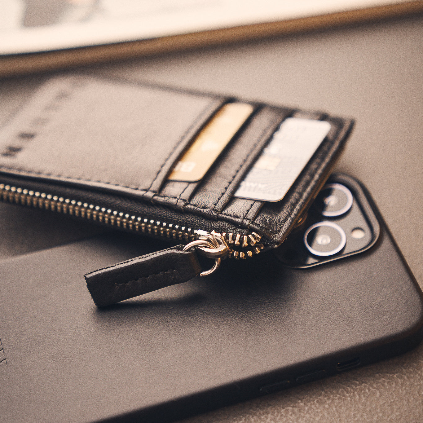 Walden® Genuine Leather Zipper Card Holder · Bosco #color_bosco