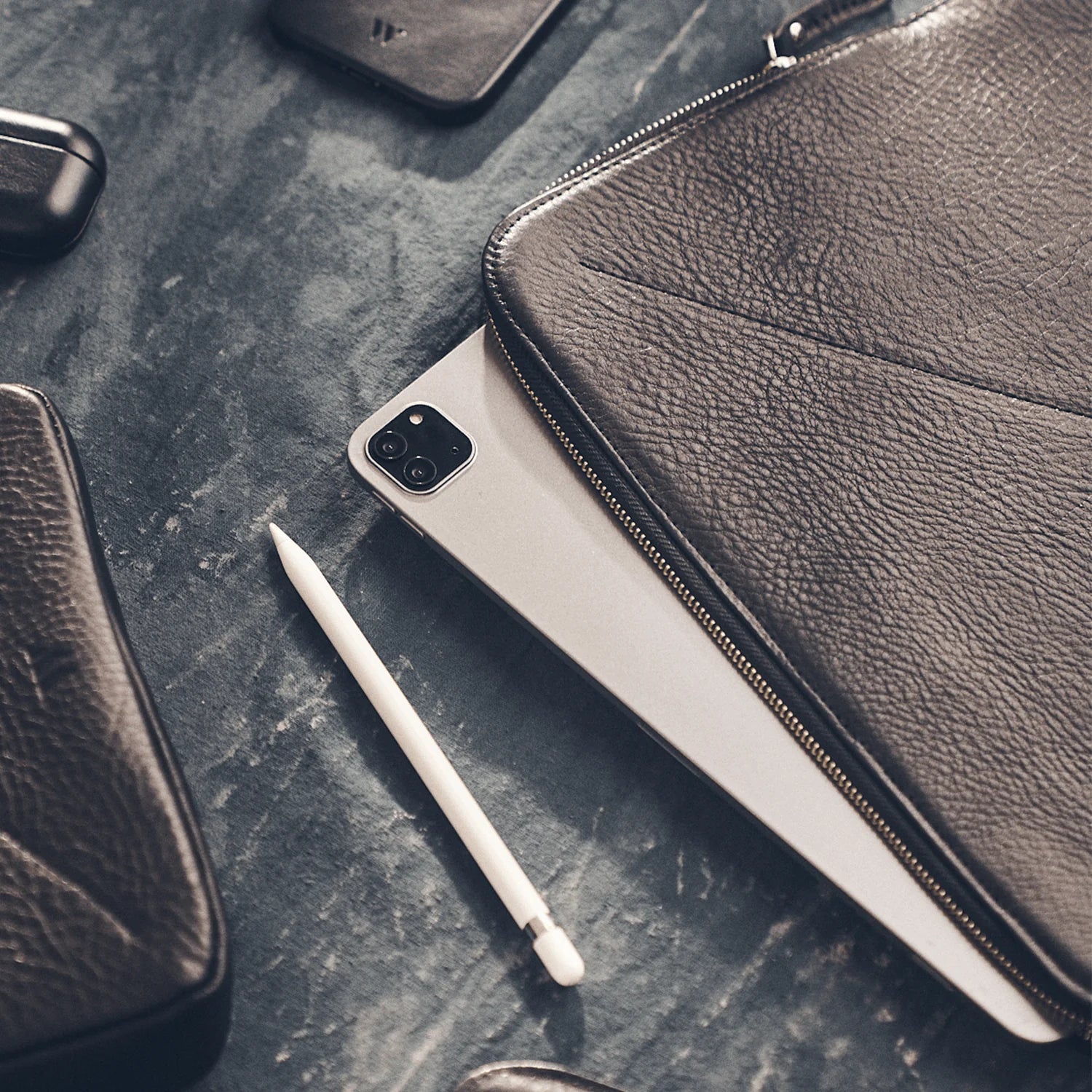 Walden® Vegetable-Tanned Genuine Leather iPad Case · Bosco #color_bosco