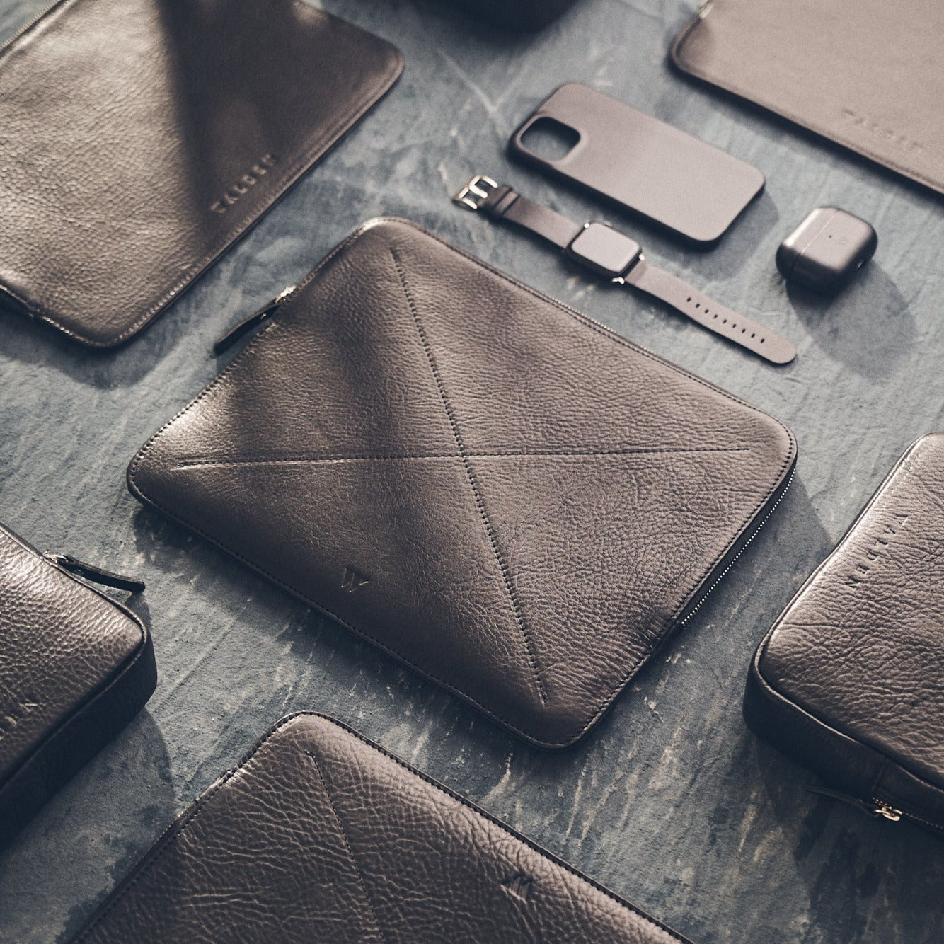 Walden® MacBook/PC Laptop Case + Genuine Leather Tech Bag Bundle · Bosco