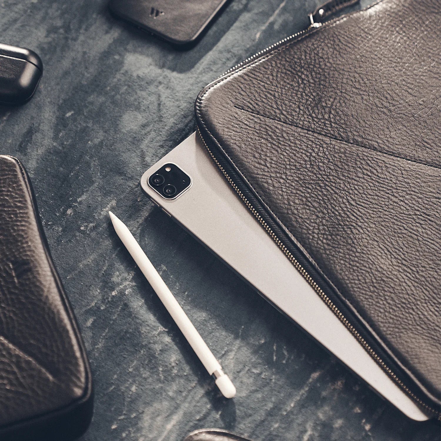 Walden® Vegetable-Tanned Genuine Leather iPad Case · Bosco #color_bosco