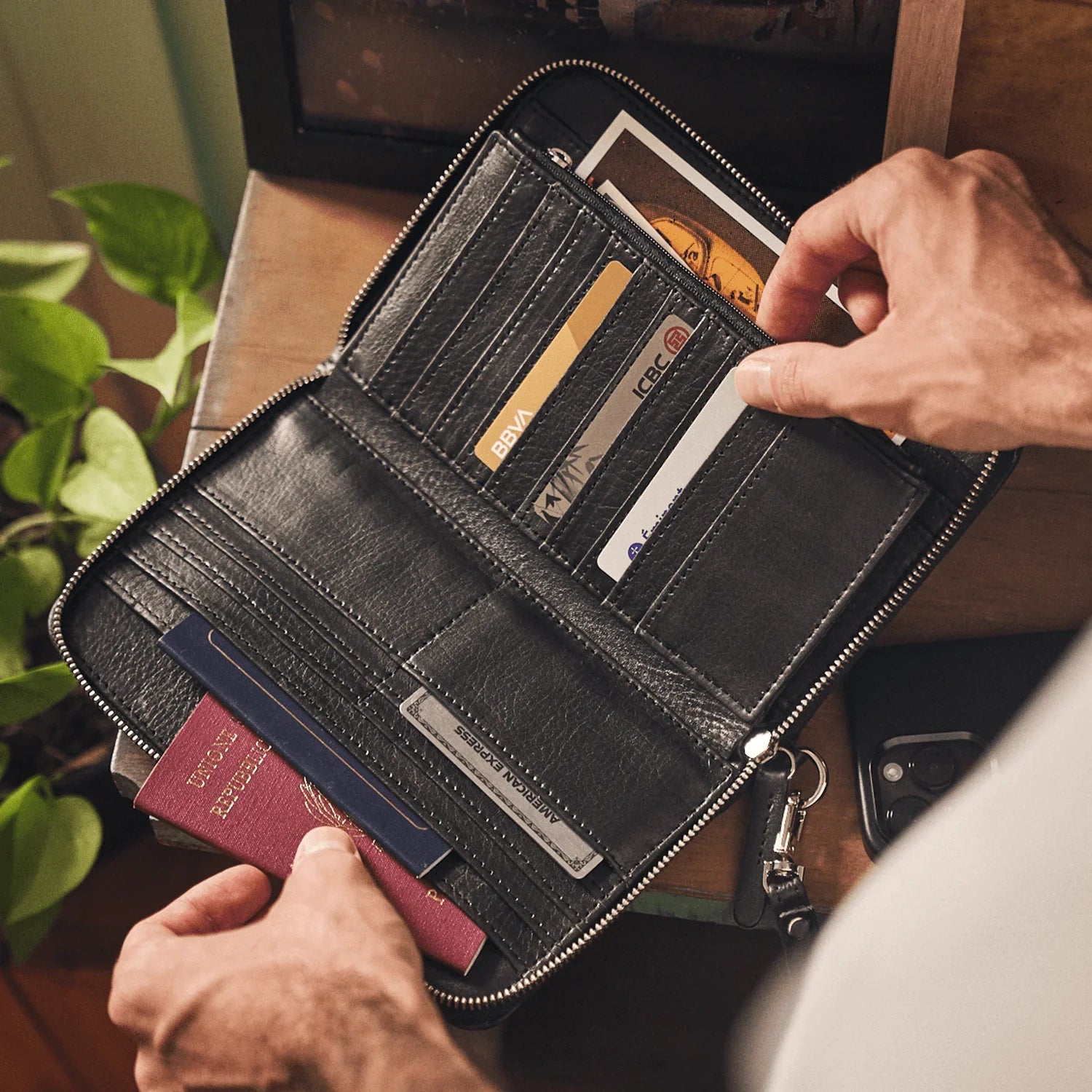 Walden® Genuine Leather Traveller Wallet · Bosco #color_bosco