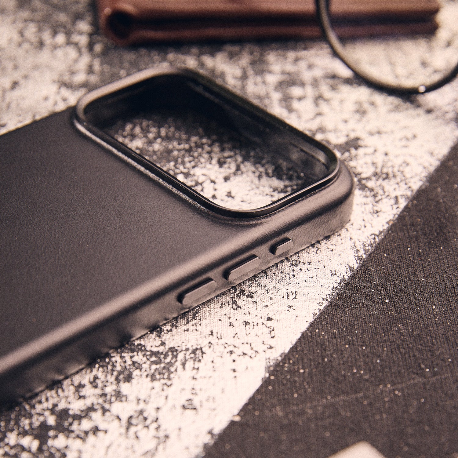 Walden® Genuine Leather iPhone Case · Bosco #color_bosco black