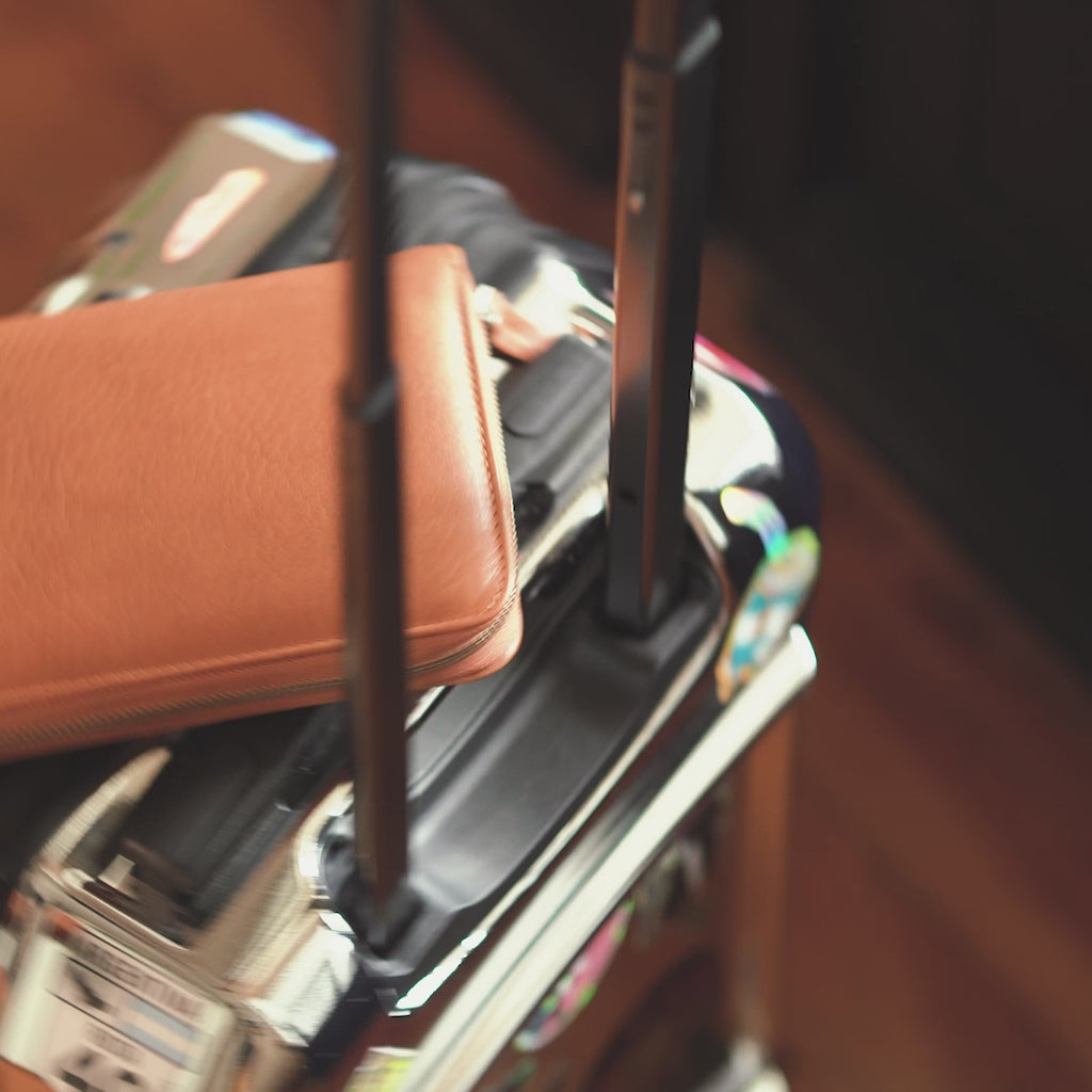 Walden® Genuine Leather Traveller Wallet · Terra #color_terra