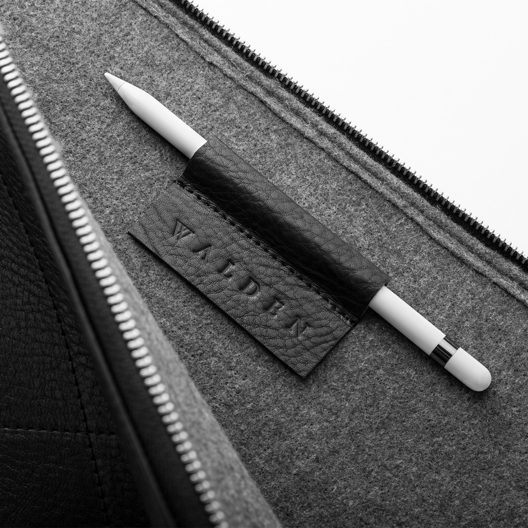 Walden® Vegetable-Tanned Genuine Leather iPad Case · Bosco #color_bosco